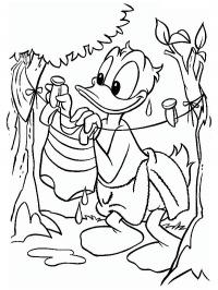 Pato Donald pendurando a roupa