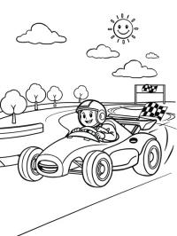 Menino em um carro de corrida