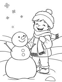 Menino brincando na neve
