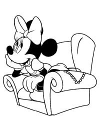 Minnie Mouse sentada no sofá