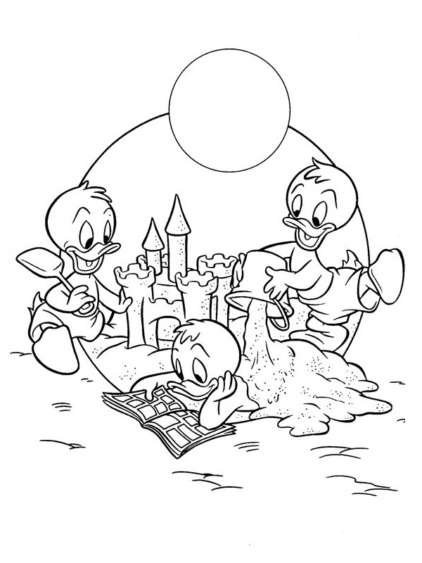 Huguinho, Zezinho e Luisinho fazendo castelo de areia Desenho para Colorir Huguinho, Zezinho e Luisinho fazendo castelo de areia Desenho para Colorir